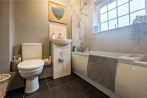 21 Field End, Farnham, GU9 9HZ