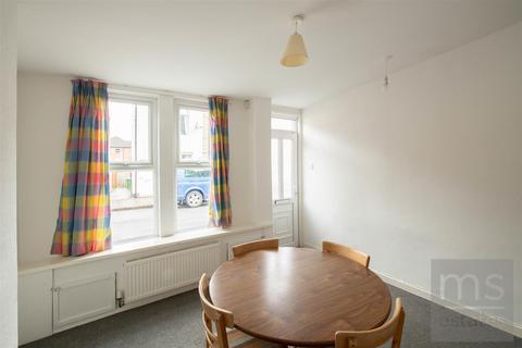 34 Warwick Street, Nottingham, NG7 2PJ