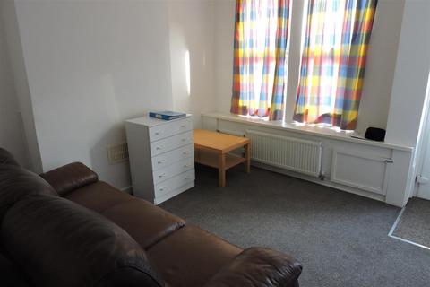 34 Warwick Street, Nottingham, NG7 2PJ