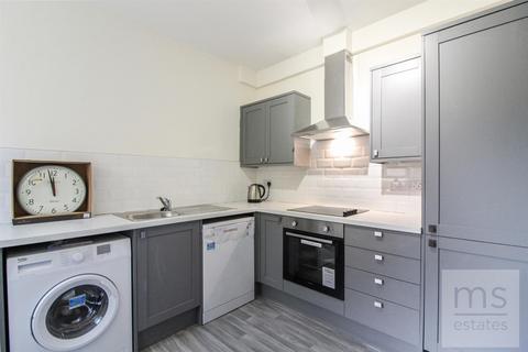 2 bedroom flat to rent, Wellington Square, Nottingham NG7