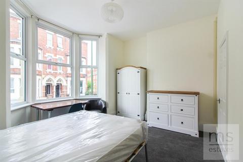 2 bedroom flat to rent, Wellington Square, Nottingham NG7