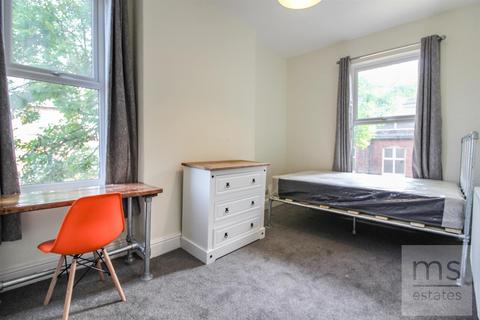 2 bedroom flat to rent, Wellington Square, Nottingham NG7