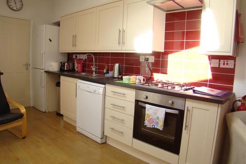 5 bedroom terraced house to rent, Midland Avenue, Nottingham NG7