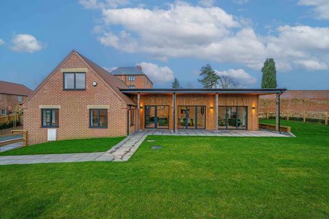3 bedroom barn conversion for sale, Moseley Road Hallow, Worcestershire, WR2 6NL
