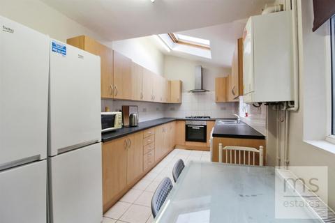 6 bedroom terraced house to rent, Balfour Road, Nottingham NG7