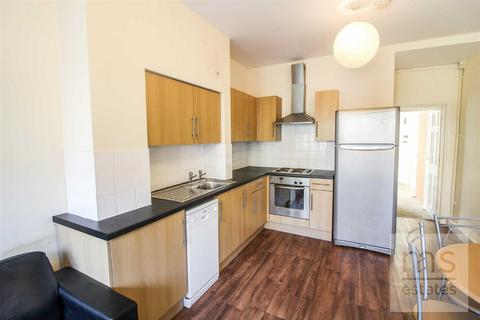 3 bedroom terraced house to rent, Hart Street, Nottingham NG7