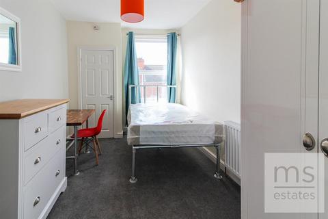 2 bedroom flat to rent, Wellington Square, Nottingham NG7
