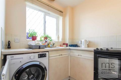 3 bedroom terraced house to rent, Heron Drive, Nottingham NG7