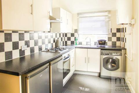 4 bedroom semi-detached house to rent, Gregory Avenue, Nottingham NG7