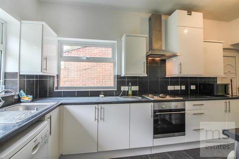 4 bedroom detached house to rent, Harrington Drive, Nottingham NG7