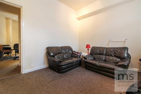 3 bedroom end of terrace house to rent, Broadholme Street, Nottingham NG7