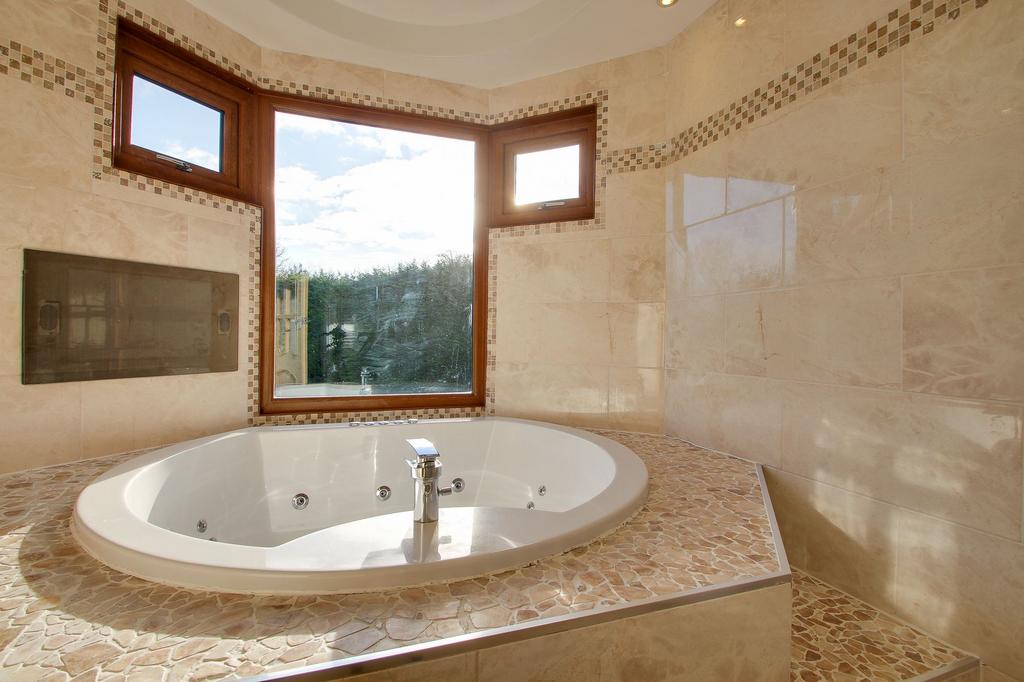 Ensuite to Master Bedroom