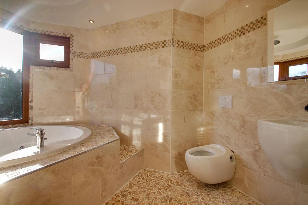 Ensuite to Master Bedroom