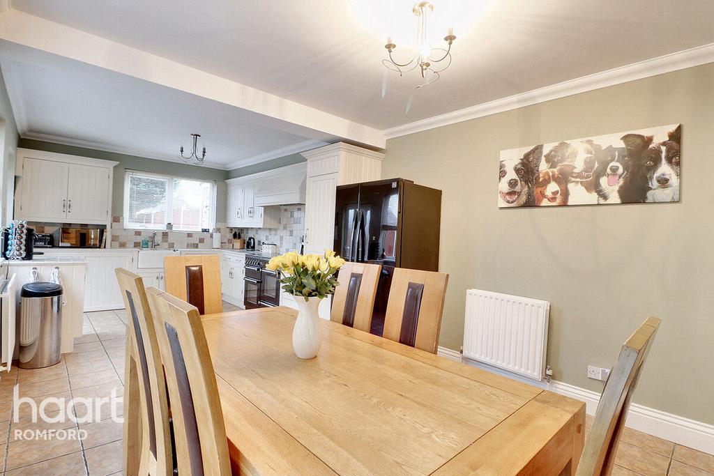 Manor Road, Romford, RM1 2RD 3 bed semidetached house for sale £625,000