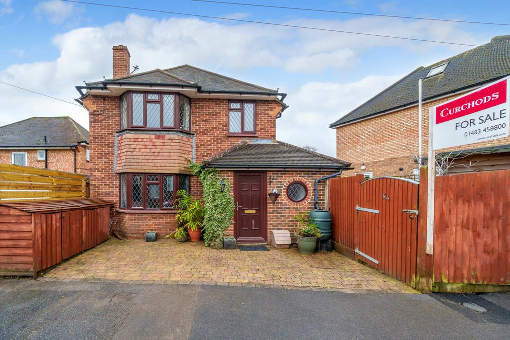 Waltham Avenue, Guildford, GU2 3 bed detached house for sale £550,000
