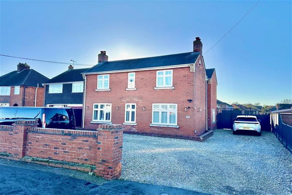 Cressing Road, Braintree, CM7 5 bed detached house for sale £650,000