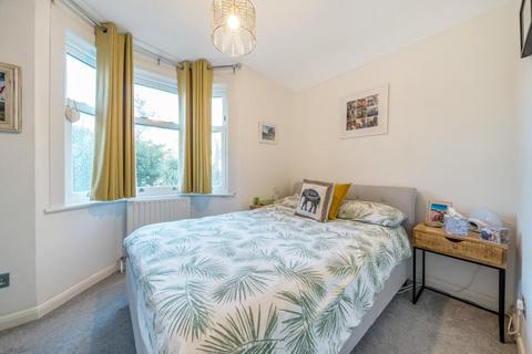2 bedroom flat for sale, Ashlake Road, Streatham