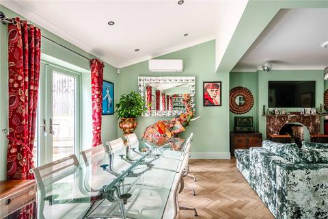 16 Valley Walk, Croydon, CR0 8SR