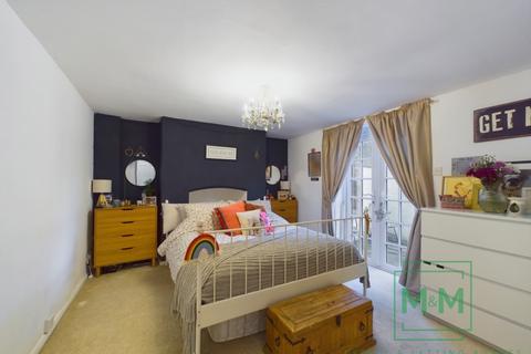 4 bedroom semi-detached house for sale, Darnley Road, Gravesend, Kent, DA11