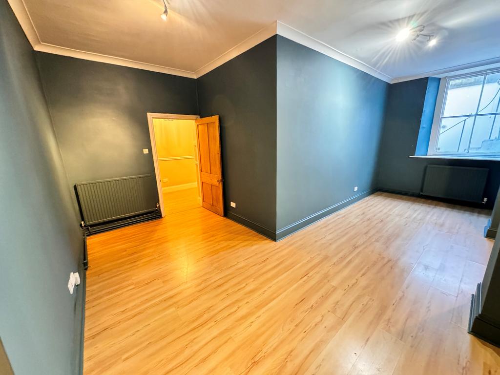 Bedroom 1 T202401101106.jpg