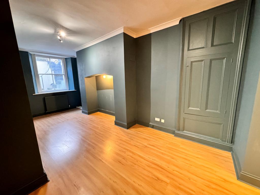 Bedroom 1 (2) T202401101106.jpg