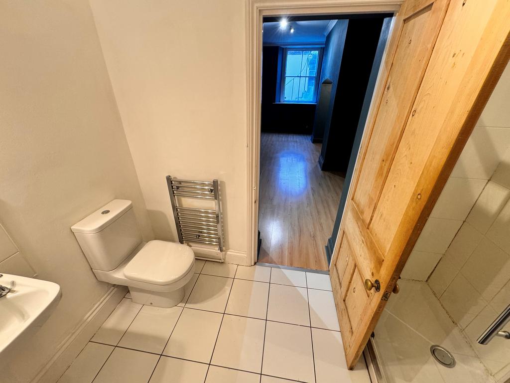 En-Suite T202401101106.jpg
