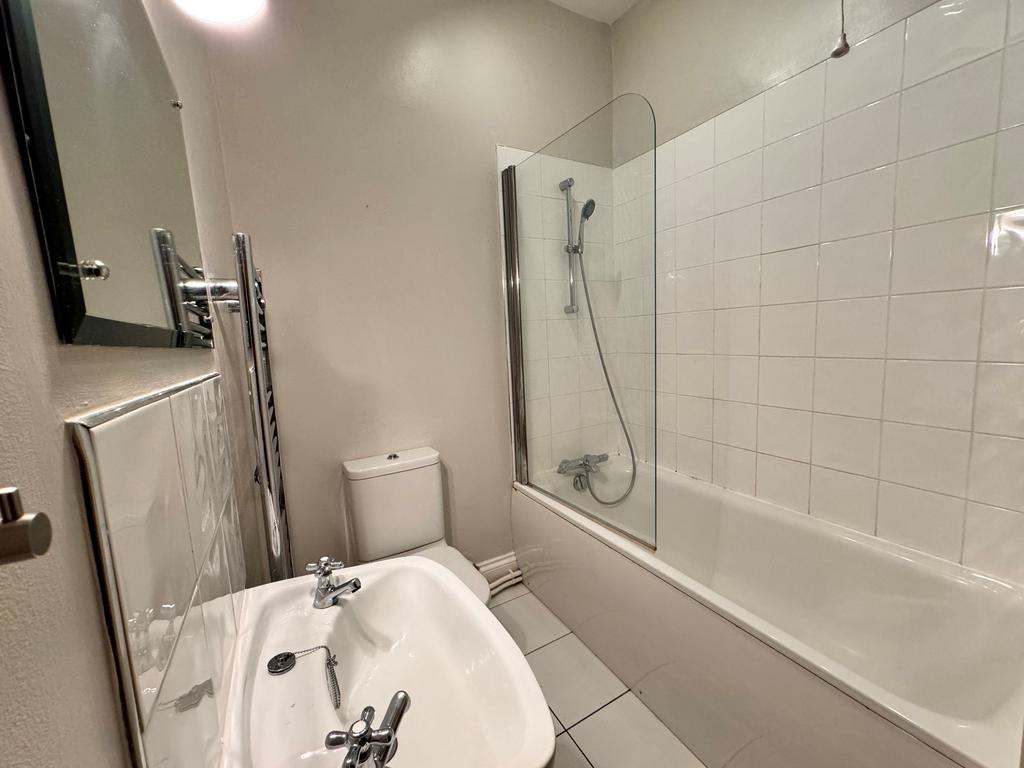 Family Bathroom T202401101106.jpg