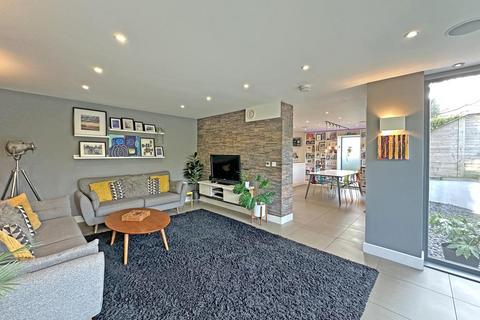 The Pines, 28a Guildford Road, Hayle, TR27 4PP