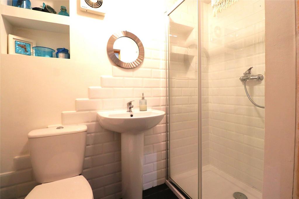D/S Bathroom