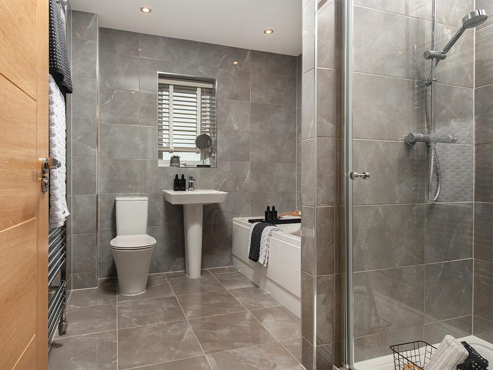 Family bathroom with Porcelanosa tiling