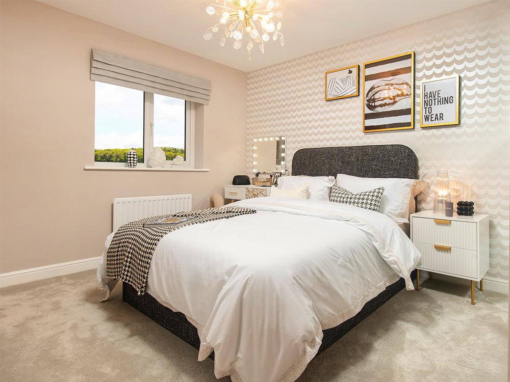 Double bedroom with en-suite shower room