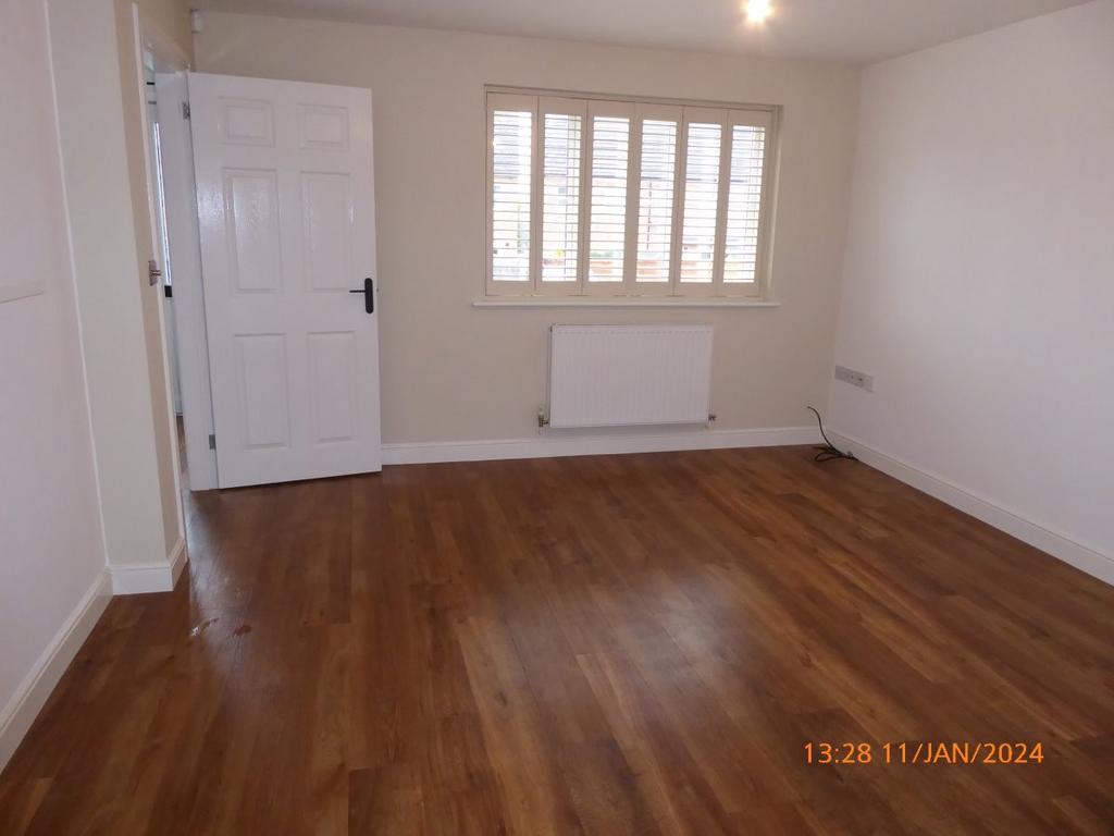 Rodney Crescent, Crew Green 3 bed semidetached house £875 pcm (£202 pw)