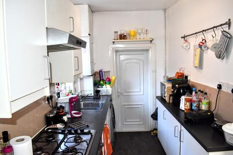 3 bedroom end of terrace house to rent, Redruth, Rusholme, Manchester