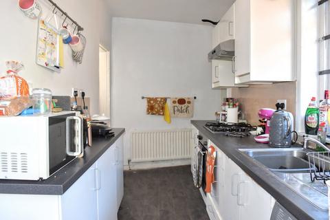 3 bedroom end of terrace house to rent, Redruth, Rusholme, Manchester