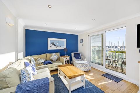 3 bedroom apartment to rent, Neptune Court, Brighton Marina Village