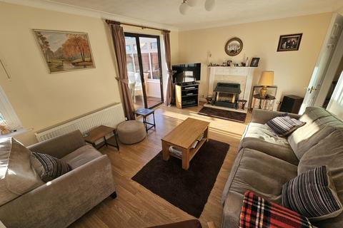 79 Beech Drive, Brackley, NN13 6JG