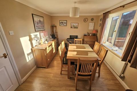 79 Beech Drive, Brackley, NN13 6JG