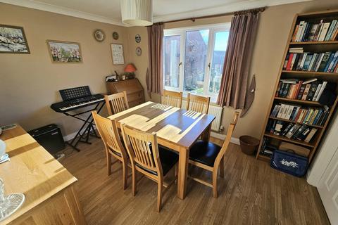79 Beech Drive, Brackley, NN13 6JG