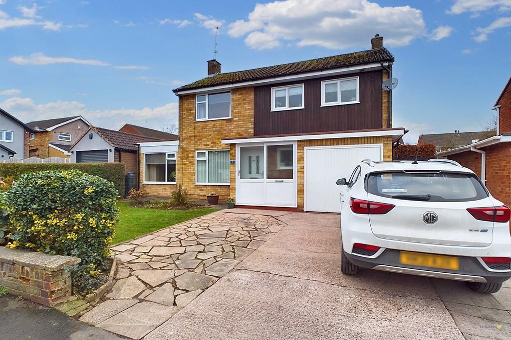 Yelverton Avenue, Weeping Cross 3 bed detached house £365,000