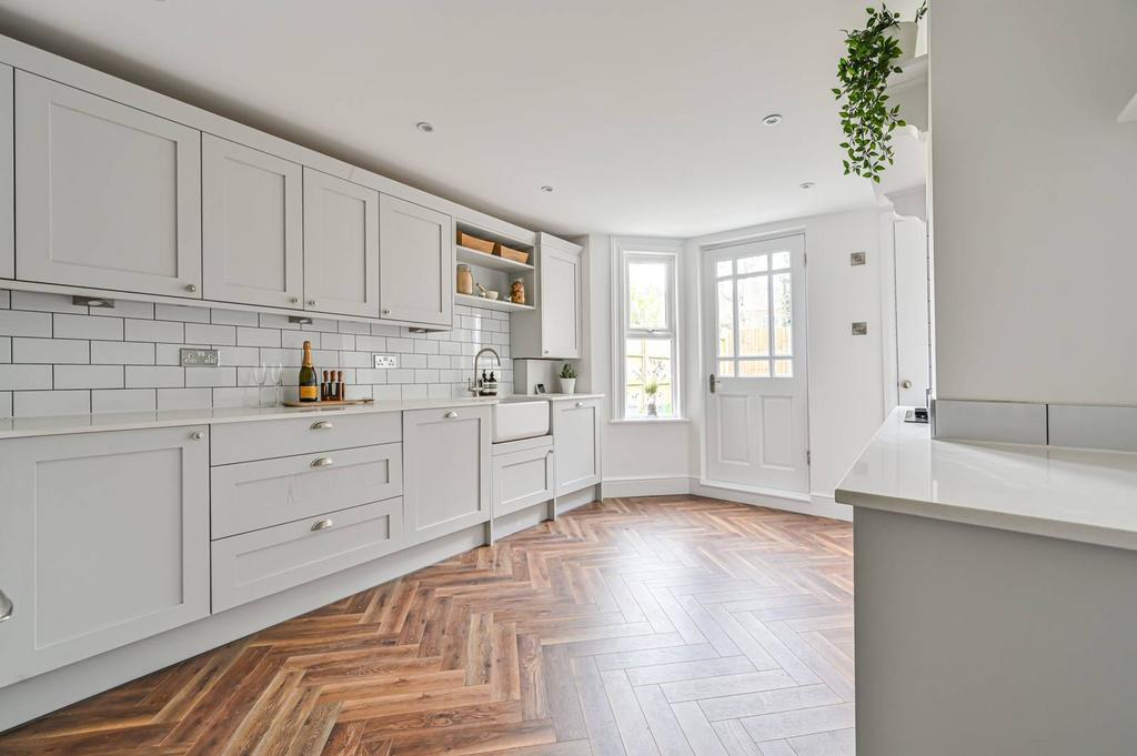 Fairmount St, Brixton, London, SW2 4 bed terraced house to rent £