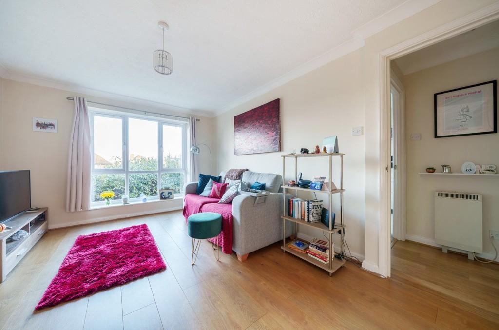 Edison Road, Welling DA16 1 bed flat for sale £235,000