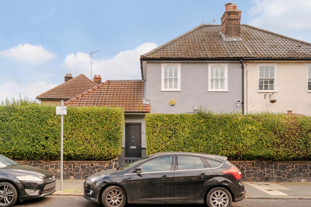 East Ferry Road, London 3 bed semidetached house for sale £1,000,000