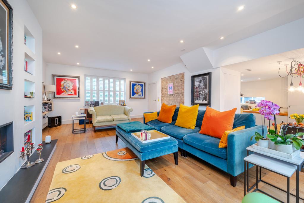 East Ferry Road, London 3 bed semidetached house for sale £900,000
