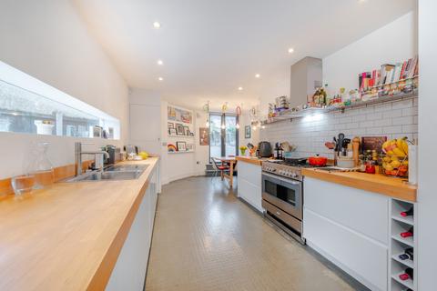 205 East Ferry Road, London, E14 3BB