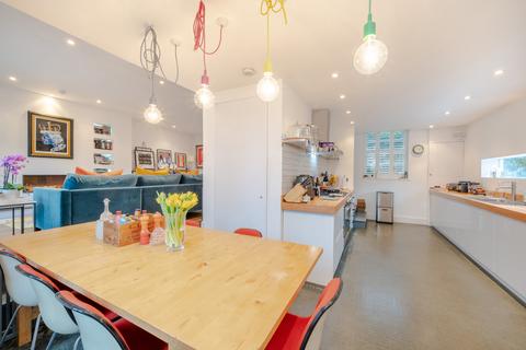 205 East Ferry Road, London, E14 3BB