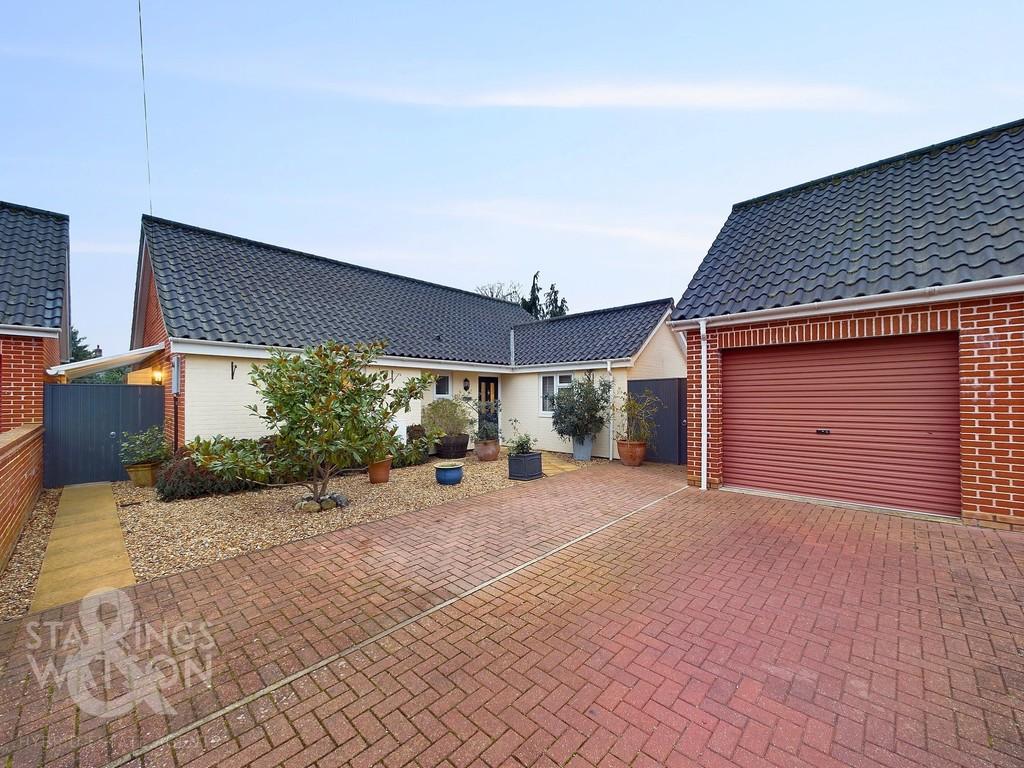 Church Road, Earsham, Bungay 3 bed detached bungalow for sale £350,000