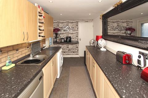 5 Clap Gate Grove, Wombourne, Wolverhampton, WV5 8JS