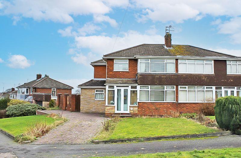 Wendover Road, ETTINGSHALL PARK, WV4 6NB 3 bed semidetached house for