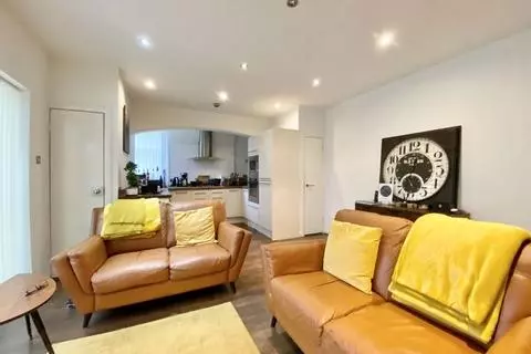 Apartment in Sutton Coldfield, Maney - View 2
