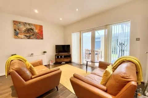 Apartment in Sutton Coldfield, Maney - View 5